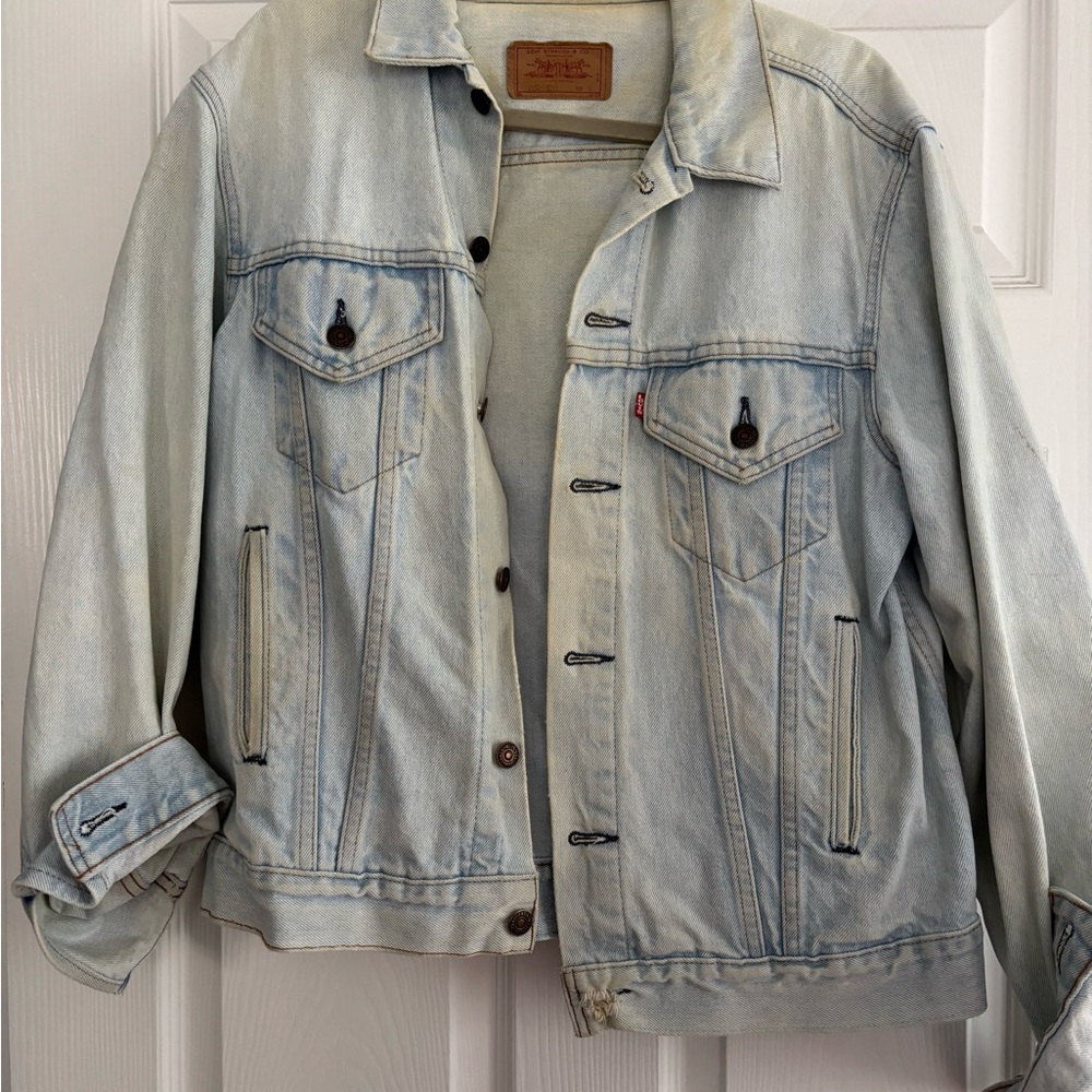 Classic Light Blue Vintage Levi’s Denim Jacket